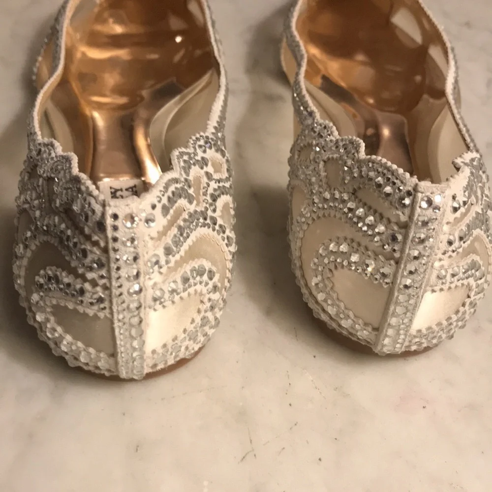 New Badgley Mischka Gigi Pointed Toe Flats Size 9.5 Ivory